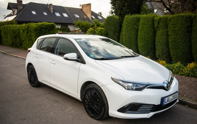 Toyota Auris cena 46900 przebieg: 99000, rok produkcji 2017 z Szczecin małe 742